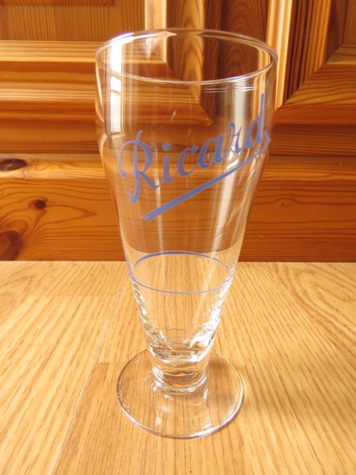 Ricard ancien verre flûte avec doseur, Verzamelen, Glas en Drinkglazen, Zo goed als nieuw, Overige typen, Ophalen of Verzenden