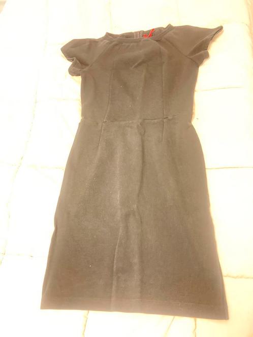 Robe midi moulante noire à manches courtes de Prada taille S, Vêtements | Femmes, Robes, Comme neuf, Taille 36 (S), Noir, Au-dessus du genou