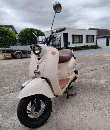nieuwe BTC old classic scooter  (nog geen tenaamstelling) beschikbaar voor biedingen
