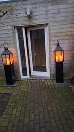2 zwarte metalen lantaarns op voet met kaarsen, Ophalen, Gebruikt, Zwart, 75 cm of meer
