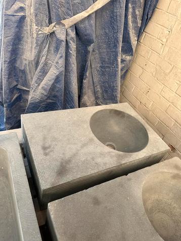 Natuursteen lavabo’s handgemaakt beschikbaar voor biedingen