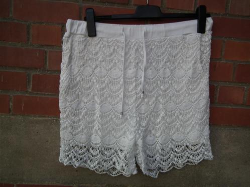 Off-white damesshort, maat 46 (FSTVL) Nieuw, Kleding | Dames, Broeken en Pantalons, Nieuw, Maat 46/48 (XL) of groter, Wit, Kort
