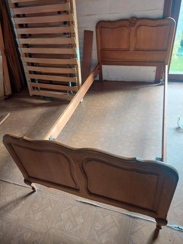 Eenpersoons bedden met lattenbodem beschikbaar voor biedingen