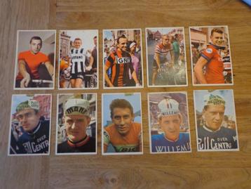 10 cartes postales cyclistes années 60
