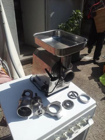 Hachoir à viande professionnel complet beschikbaar voor biedingen