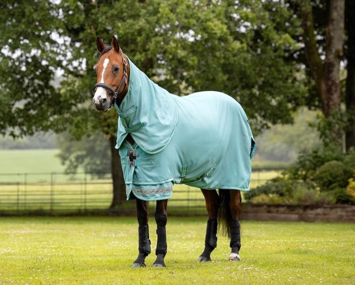LeMieux Arika Ripstop Regendeken + Hals 0g Lagoon 205 SALE!, Dieren en Toebehoren, Paarden en Pony's | Dekens en Dekjes, Nieuw