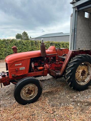 Renault tractor beschikbaar voor biedingen