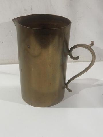 Koperen of bronzen schenkkan,  inhoud ca 2 liter beschikbaar voor biedingen
