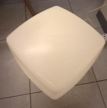 Kubus lamp/ bijzettafeltje 1988 uit kunststof  beschikbaar voor biedingen