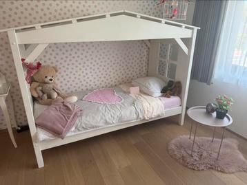 Huisjes bed beschikbaar voor biedingen