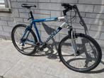 26" GIiANT 24 VIT MOUNTAINBIKE MET VOORKANT EN ZADELS, Fietsen en Brommers, Ophalen, Gebruikt, Heren, Giant