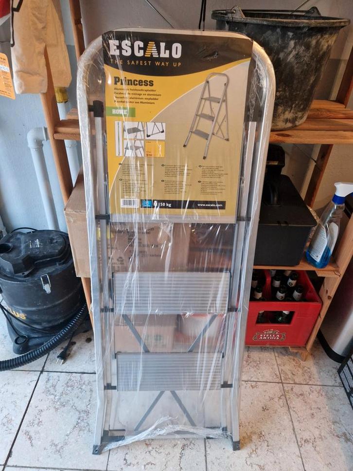 Aluminium huishoudtrapladder, Doe-het-zelf en Bouw, Ladders en Trappen, Nieuw, Ladder, 2 tot 4 meter, Ophalen