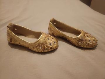 Gouden prinsessenschoenen voor feest of kostuum of verjaarda beschikbaar voor biedingen