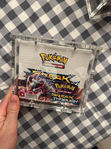 Pokemon breakthrough booster box beschikbaar voor biedingen