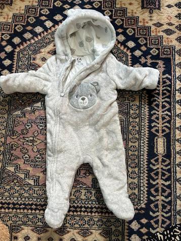Baby jas beschikbaar voor biedingen