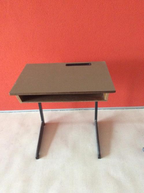 Kinderlessenaar, Kinderen en Baby's, Kinderkamer | Tafels en Stoelen, Gebruikt, Tafel(s), Ophalen