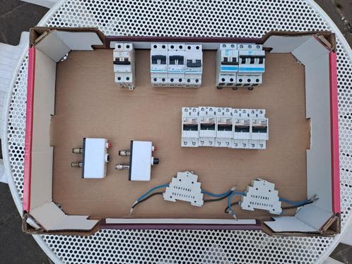 Een lot zekeringen, Doe-het-zelf en Bouw, Elektriciteit en Kabels, Gebruikt, Overige typen, Ophalen