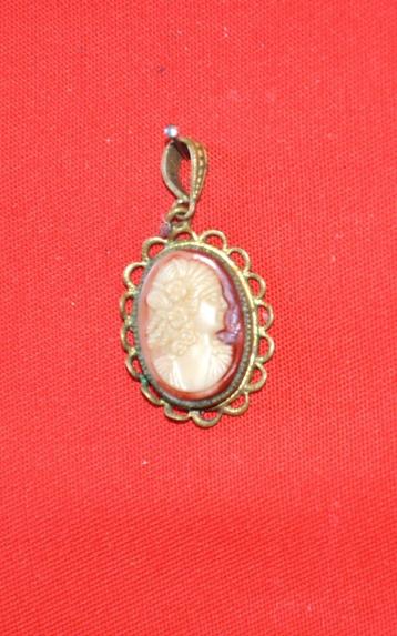 ancien pendentif camée (x2024), Bijoux, Sacs & Beauté, Bijoux anciens, Enlèvement ou Envoi, Autres matériaux, Pendentif