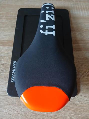 Selle FiZiK noir et orange, Enlèvement ou Envoi, Général, Fizik, Selle