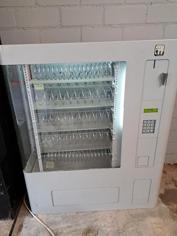 Muur automaat voor snacks beschikbaar voor biedingen