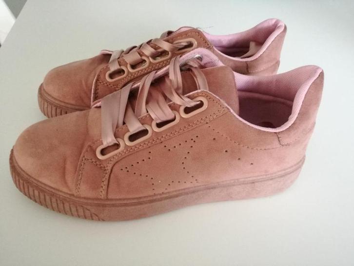ROZE CASUAL SCHOENEN/SNEAKERS - ENKELE KEREN GEDRAGEN, Kleding | Dames, Schoenen, Zo goed als nieuw, Sneakers, Roze, Ophalen of Verzenden