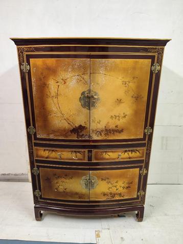 Kast beschikbaar voor biedingen