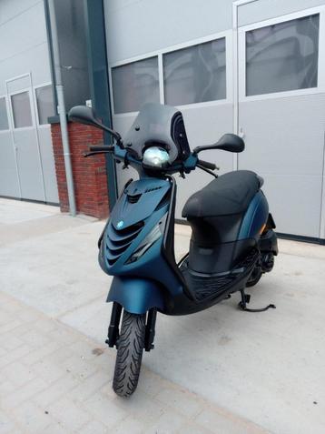 Piaggio Zip 4T Scooter Mat Blauw FULL OPTION (A-KLASSE) beschikbaar voor biedingen
