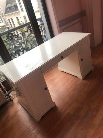 Ikea „LIATORP” wit bureau beschikbaar voor biedingen