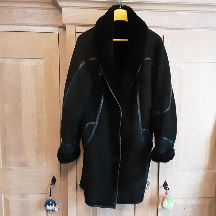 Mooie omgekeerde schaap dames jas m.40, Kleding | Dames, Jassen | Winter, Gedragen, Maat 38/40 (M), Zwart, Ophalen of Verzenden