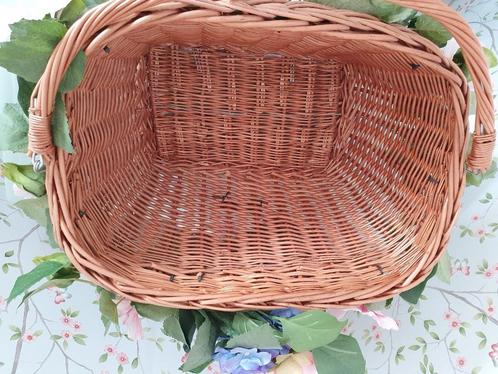 Panier à vélo en osier décoré de fleurs (crochets et poignée, Vélos & Vélomoteurs, Accessoires vélo | Paniers de vélo, Comme neuf