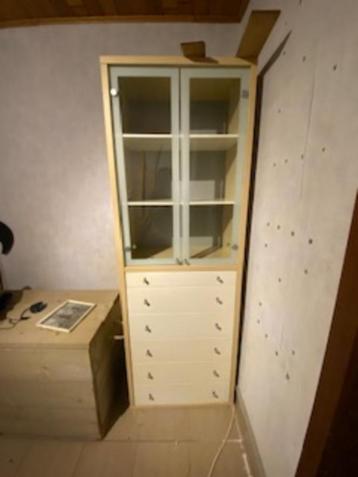 kast beschikbaar voor biedingen