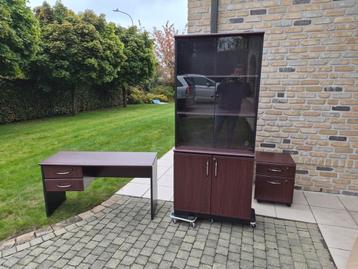 GRATIS bureau en kasten beschikbaar voor biedingen