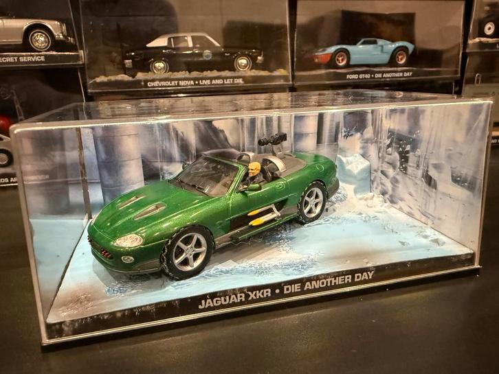 Jaguar XKR - James Bond, Hobby en Vrije tijd, Modelauto's | 1:43, Gebruikt, Auto, Universal Hobbies, Ophalen of Verzenden