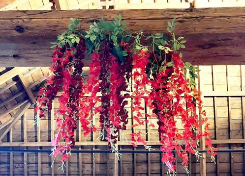 Kunstbloemenslingers rood en bordeaux, Huis en Inrichting, Woonaccessoires | Kunstplanten en Kunstbloemen, Zo goed als nieuw, Ophalen of Verzenden