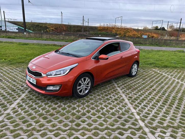 Kia ceed / benzine / veel opties ., Auto's, Kia, Bedrijf, (Pro) Cee d, Benzine, Euro 5, Ophalen