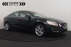 Volvo S60 T2 BENZINE MOMENTUM - LEDER - NAVI, Auto's, Volvo, 0 kg, Beige, 4 cilinders, S60
