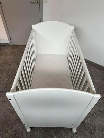 Natalys witte baby bed beschikbaar voor biedingen