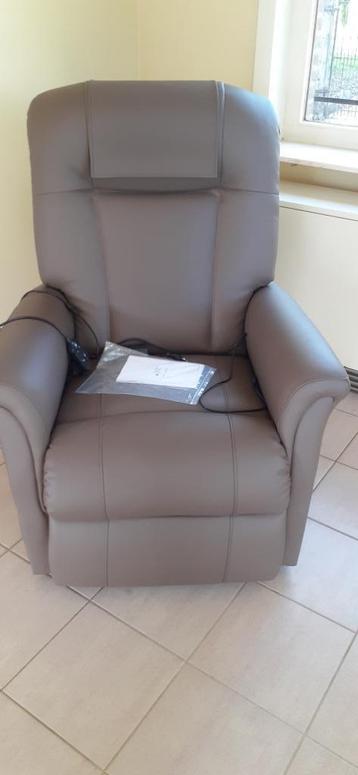 Elektrische relax zetel  met opstap(lift)functie. Lage prijs