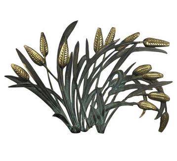 1960s Wandsculptuur tarweplant , messing beschikbaar voor biedingen
