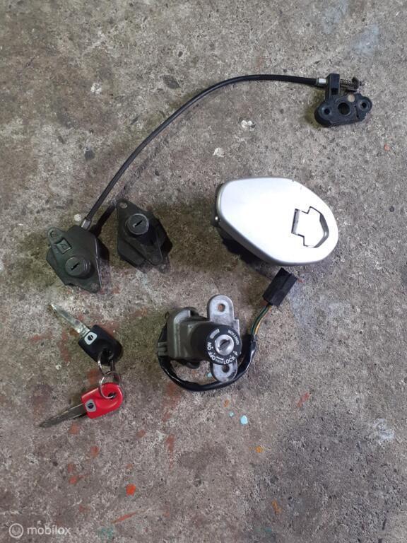 Contactslot tankdop slotenset Multistrada 620 1000 1100 slot, Motoren, Onderdelen | Ducati, Gebruikt, Ophalen of Verzenden