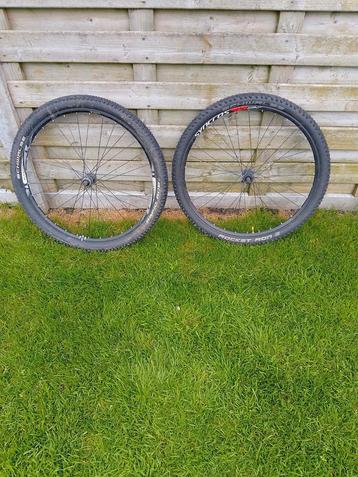 Deux roues de vélo de montagne, Enlèvement, Comme neuf