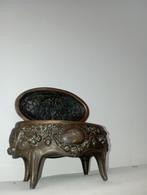 Sieraden doodje, Handtassen en Accessoires, Antieke sieraden, Ophalen of Verzenden, Brons