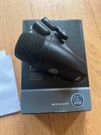 AKG p2 dynamische laag frequentie microfoon, Muziek en Instrumenten, Ophalen of Verzenden, Zo goed als nieuw, Instrumentmicrofoon