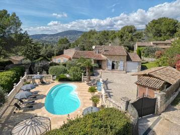 MAGNIFIQUE VILLA DE CHARME EN PIERRE DE TAILLE  245 m², Village, 245 m², 4 pièces, France