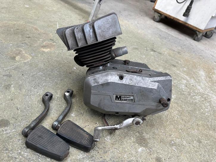 Moteur motori minarelli, Vélos & Vélomoteurs, Pièces de cyclomoteur | Oldtimers & Ancêtres, Comme neuf, Cylindre, Enlèvement ou Envoi