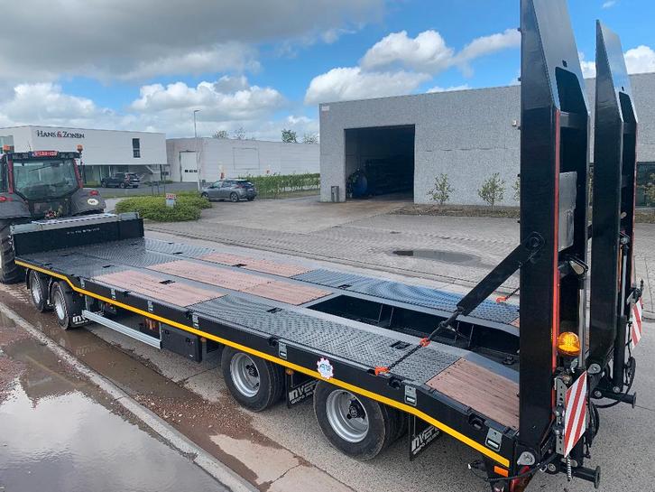 Dieplader INVEPE 4-asser, Auto's, Vrachtwagens, Bedrijf, Elektrisch, Ophalen