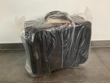 Handbagage beschikbaar voor biedingen