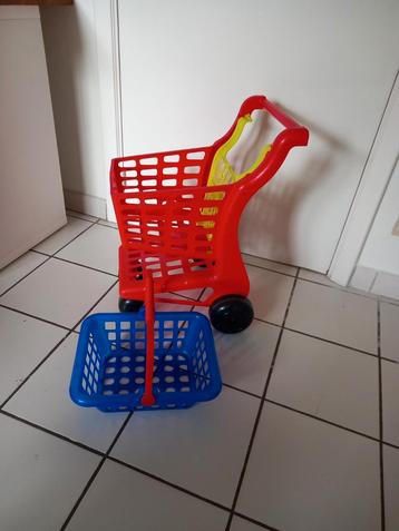 Winkelkar met mandje beschikbaar voor biedingen