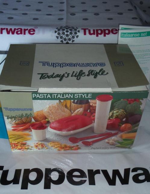 Nouveau set italien Tupperware, Maison & Meubles, Cuisine| Tupperware, Neuf, Blanc, Rouge, Enlèvement ou Envoi