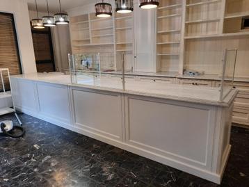 Aanrechtblad van massief hout en wit marmer beschikbaar voor biedingen